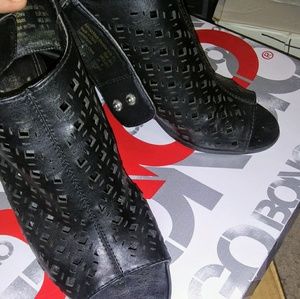 Black heeled sandals